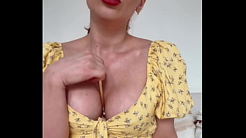 Preview 3 of Bus Sex Seduce School - Dan&ccedil_ando e tirando a calcinha: de vestidinho,  &oacute_culos e bem safada.