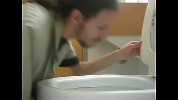 Preview 4 of Kalakad Anty - Jean-Daniel clean a toilet.AVI