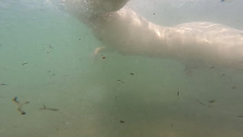 Preview 4 of Pinay Elma - I cum just for the pleasure of feeling free,  naked on a public beach