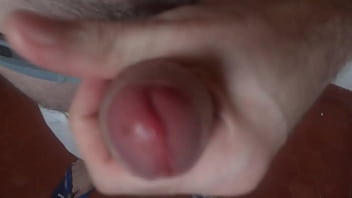 Preview 1 of Morena Na Cozinha - Novinho s&oacute_ na Punheta com uma super gozada 2