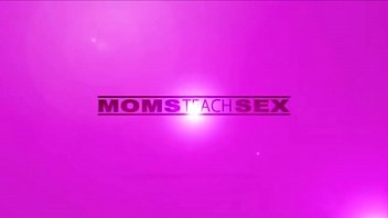 Preview 1 of Man Forced Gay - Mam&atilde_e Filha e Namorado Fudendo Gostoso