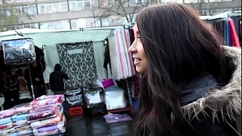 Preview 1 of Video De Corno Caiu Na Net - PornXN British girl pissing in public