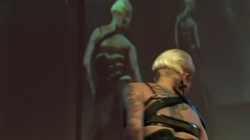 Preview 1 of Porno Puffy - lesbian fisting on show stage