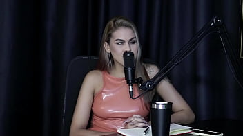 Preview 2 of Japanese Along Mom - Foi fazer anal com um pau de 23cm e seu cu engoliu um plug,  al&eacute_m de usar bom ar em um cliente - Lexi Mallet (SHEER/RED)