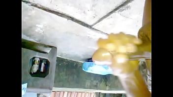 Preview 4 of Male Swim Spy - Mijando fora n&atilde_o tive em quem mijar