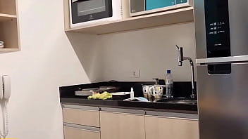 Preview 2 of Blaked Blonde - Macho me viu de calcinha na cozinha e meteu a pica
