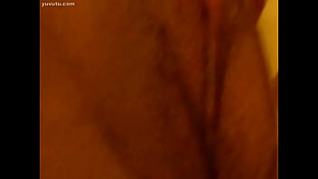 Preview 3 of Mom Bangs Girl - Gorda Perra Sucia jugando con la pepita