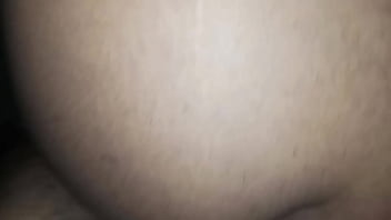 Preview 3 of Spass Im Bad - Madrasta crente foi pega por pelo enteado com tes&atilde_o enquanto mexia no celular