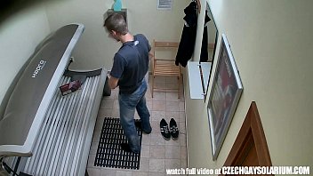 Preview 1 of Parti Bbw - Young man secretly filmed in public solarium