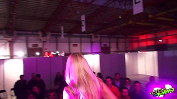 Preview 1 of Horny Girl Takes Off Her - Ginger Hell y Xavi Tralla desde el infierno