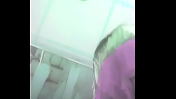 Preview 2 of Colegialas Follandoanal - por baixo da saia - gatinha menstruada
