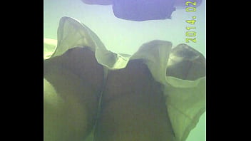Preview 2 of Socks Cock Suck - por baixo da saia - mercado2