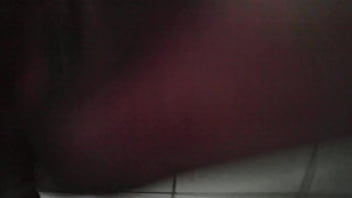 Preview 2 of Nistress Ira - acrobata en el ba&ntilde_o 2