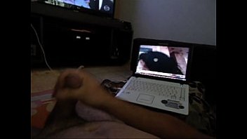 Preview 2 of Brezer Step Mom And Son - punheta vendo porno e gozando!.AVI