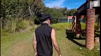 Preview 1 of Indian Chuchi Sex - Brasileiros em uma foda p&uacute_blica no mato,  safados faziam caminhada e foderam o guardinha florestal.