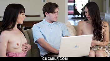Preview 1 of Erotik Film Complet - Stepsisters Call an Freeuse IT Guy to Repair Their Laptop - Cncmilf