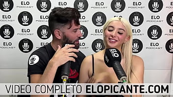 Preview 2 of Zona Bisex - ELO PODCAST LE PEGA CON LA PALETA A LORE SOFIA