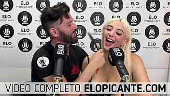 Preview 1 of Zona Bisex - ELO PODCAST LE PEGA CON LA PALETA A LORE SOFIA
