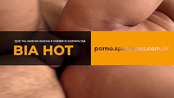 Preview 4 of Horse Guy Sex - Bis na Ducha do Amor com Bia Hot e Nicole Romanoff