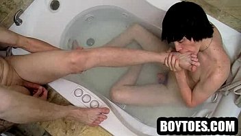 Preview 4 of 3some Ts Girl Boy - Amateur stud getting his toes sucked in the bathtub