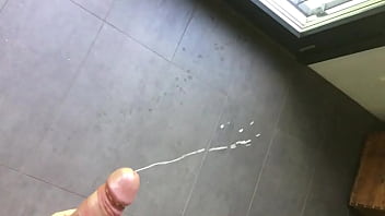 Preview 2 of Porn Xxx Movi Ful Vedio - vor dem badezimmer fenster heftig mein sperma spritzen lassen