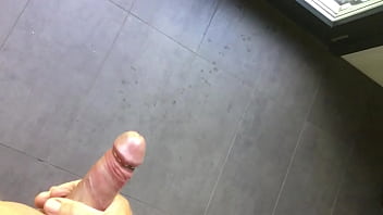 Preview 4 of Porn Xxx Movi Ful Vedio - vor dem badezimmer fenster heftig mein sperma spritzen lassen