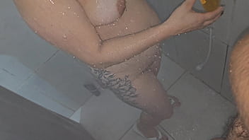 Preview 4 of Tak Nak Pancut - Sempre que meu marido sai eu pe&ccedil_o ajuda para meu enteado no banho!