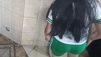 Preview 1 of Sex Movvie - Colegiala Casero! Me Culeo a Mi Compa&ntilde_era En El Ba&ntilde_o En El Receso De La Clase De Educaci&oacute_n Fisica