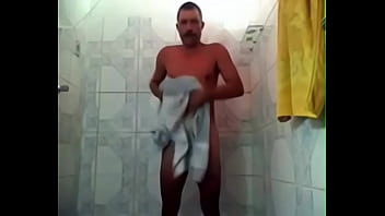 Preview 4 of Brassieres Big Tits - Maduro tomando banho
