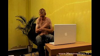 Preview 2 of Ladki Ladki Peshab Karti Hui - Blond Zdenek Hora from Hammerboys TV