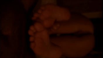 Preview 2 of Itmanilingus - Culo e piedi della mia Tipa sega con i piedi amatoriale