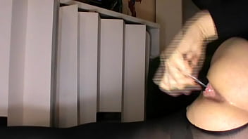 Preview 2 of Sunnny Lion - Dildo anale da 100 Cm 23