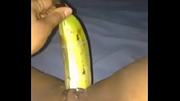 Preview 1 of Bokep Jepang Juv - esta perra meti&eacute_ndose un platano