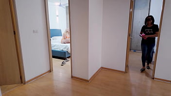 Preview 1 of Shadi Ki Pahli Raat Sex Video - LA DESCUBRE EN LENCERIA Y SE MASTURBAN JUNTAS