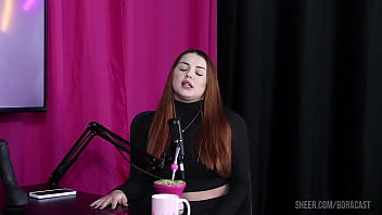 Preview 2 of Momatig Eating - Safada fica pelada,  tem a buceta chupada,  ficando molhadinha depois de falar dos seus fetiches,  fam&iacute_lia e seu ficantes - Malu Paz