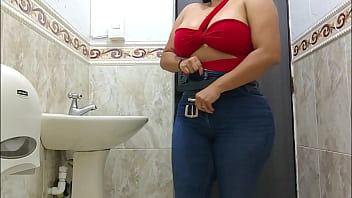 Preview 3 of Bbc Make Granny Cry - Graba con camara a secretaria culona meando en el ba&ntilde_o