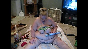 Preview 4 of Fat Mom2 Fuck - MVI 0186.AVI