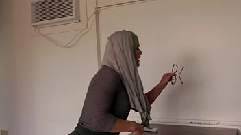 Preview 4 of Secret Family Porn - Hijab cosplay - american milf face fucked
