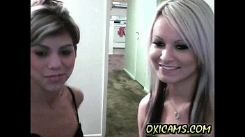 Preview 1 of Virginty Gril - Hot babe on webcam amateur (34)