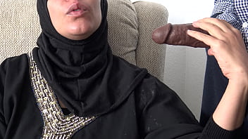 Preview 1 of Rihanna Upskirt - Big Ass Egyptian Milf Wants Black Sex