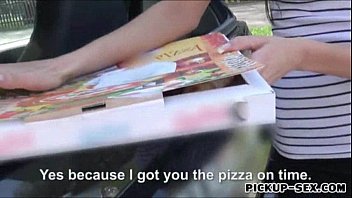 Preview 1 of Granny Livecams - Pizza delivery girl Liliane fucked with her customer