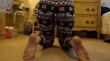 Preview 2 of Tamara Bleszynski Porn - 2 white girls twerk in their room