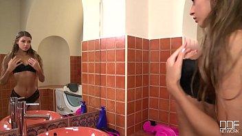Preview 4 of 3d Evil Monter - Melena Maria - in I&#039_ll Wash while you Watch