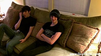 Preview 1 of Homme Exibe Devant Room Servie - Gay guys He&#039_s obviously pretty nervous so they begin off doing a lot