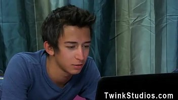 Preview 1 of Leg Shaking Aegean - Gay clip of Chris Jett arrives with two surprises and greedy tiny