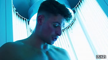 Preview 3 of Pakastani Beeg - Heating Up The Tanning Salon/ MEN / Malik Delgaty,  Mateo Zagal  / stream full at