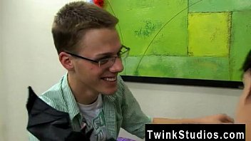 Preview 2 of Enano Bbw Sexo - Gay jocks Taylor Lee and Jae Landen are two college aged twinks.