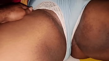 Preview 1 of Topjason - Meu padrasto faz cafun&eacute_ na minha bucetinha gorda