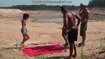 Preview 1 of Por El Oso - Cute girl prefer sucking dicks