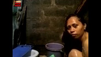 Preview 2 of 12age Sex Vedio - filipina girl doing bath seducing in cam nice tits and pussy